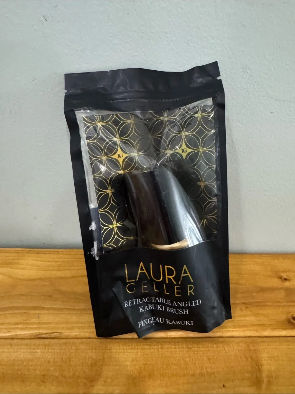 Laura Geller Angled Retractable Kabuki Brush in Black with Gold Trim